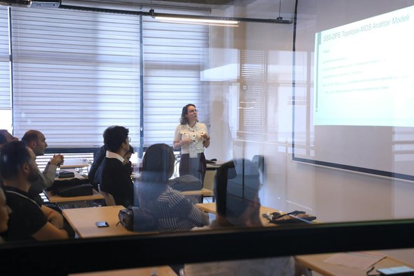 Porte industrielle : 5 astuces pour une personnalisation réussie